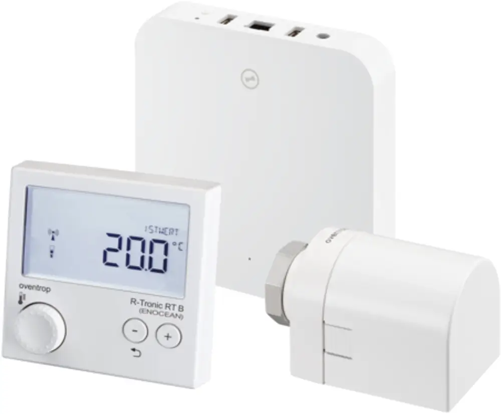 Ein weißes digitales Thermostat, ein weißer Hub und ein weißer Heizkörperthermostat vor einem weißen Hintergrund.
